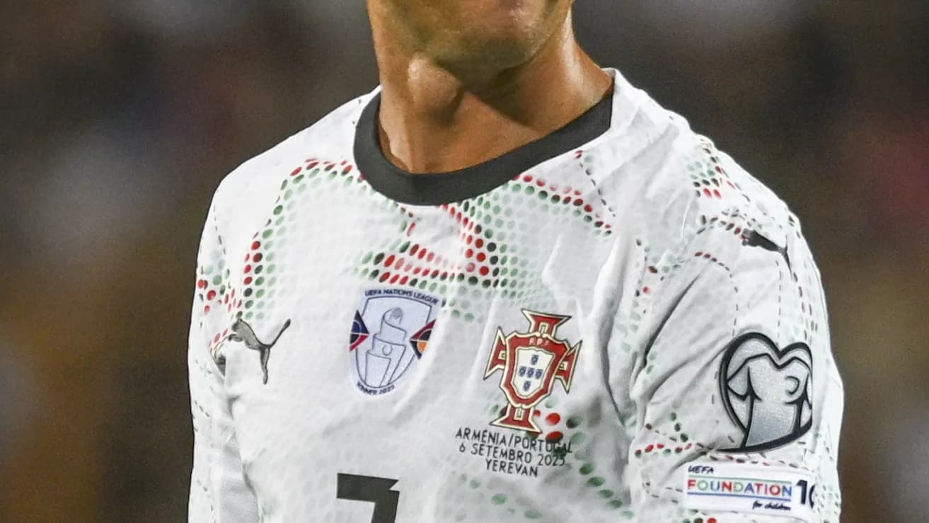 Cristiano Ronaldo com a camisa da seleção de Portugal durante partida