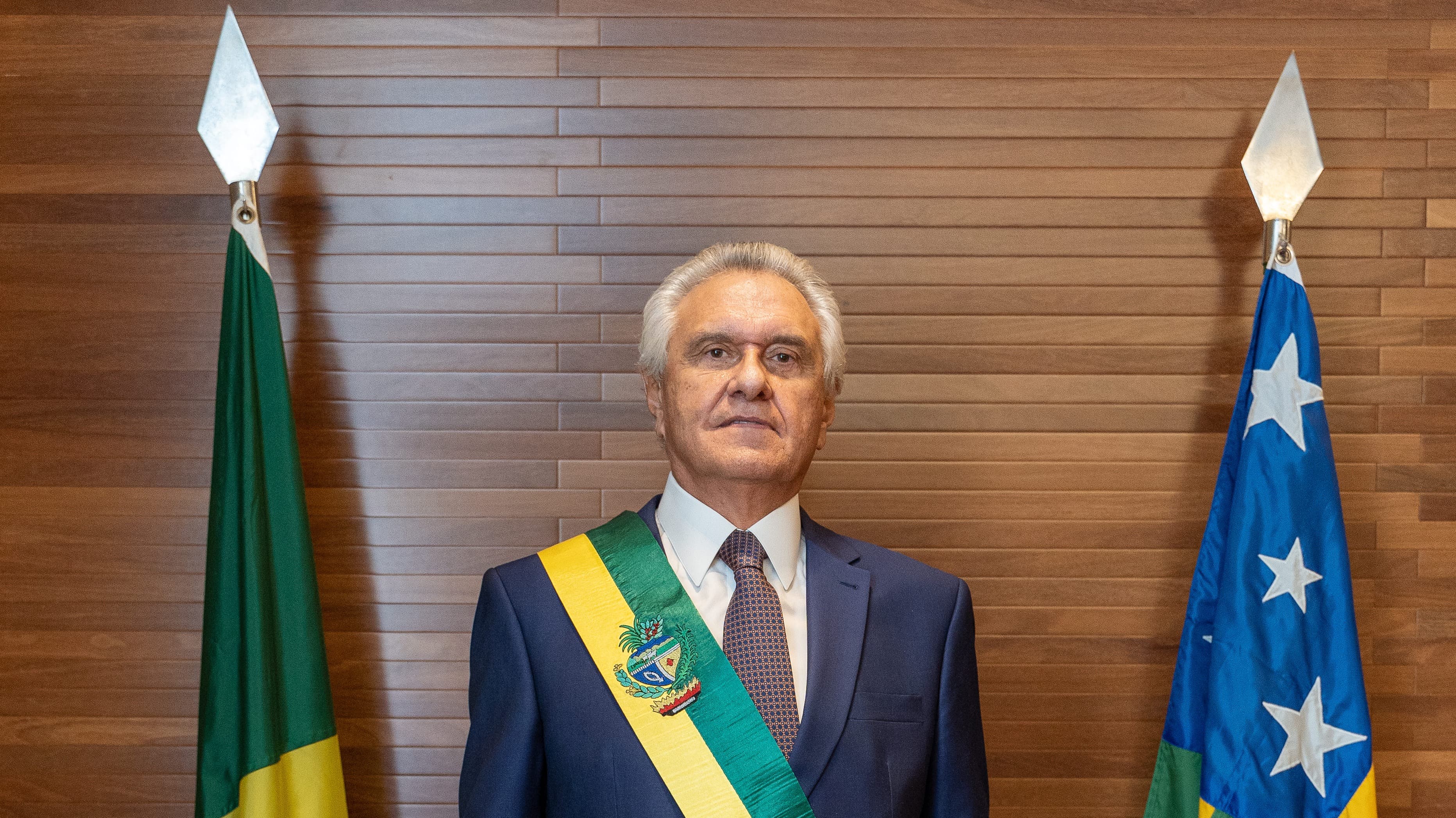 Ronaldo Caiado, governador de Goiás e candidato à Presidência, em foto oficial com faixa de governador
