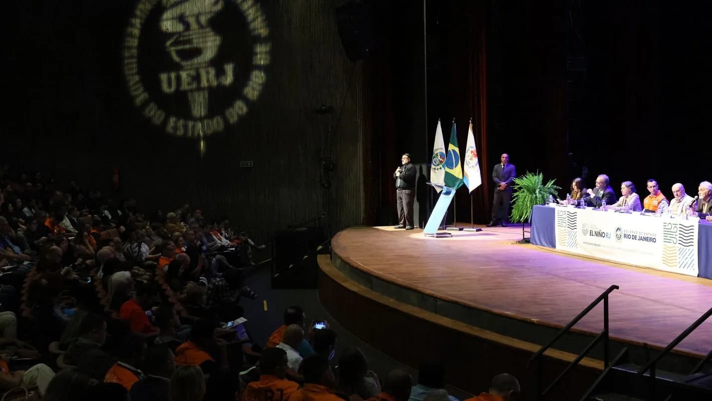 Plateia e autoridades em evento de lançamento de ação de prevenção ao El Niño no Rio de Janeiro
