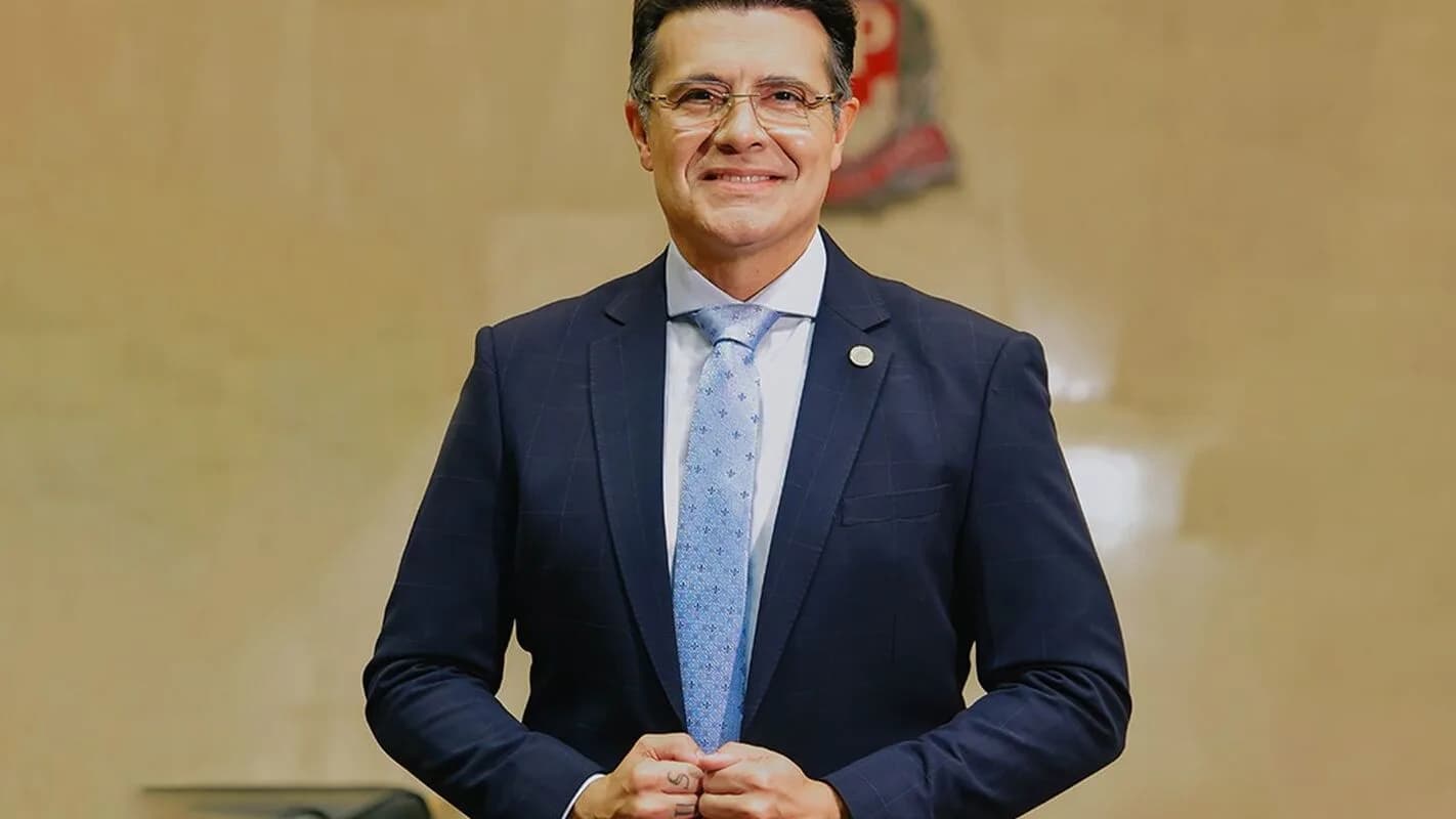 Deputado estadual Marcelo Aguiar (PL), de terno, em imagem de divulgação da Alesp