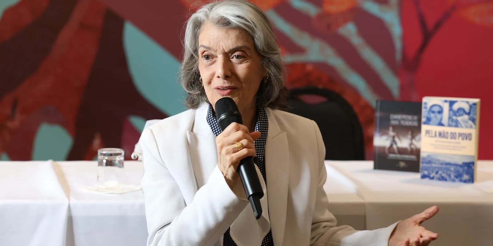 Democracia está nas mãos do povo, não em palácios, diz Cármen Lúcia — Assuntos: 24ª Festa Literária Internacional de Paraty, Flip, Flip 2026, ministra do STF, Carmén Lúcia, Voto