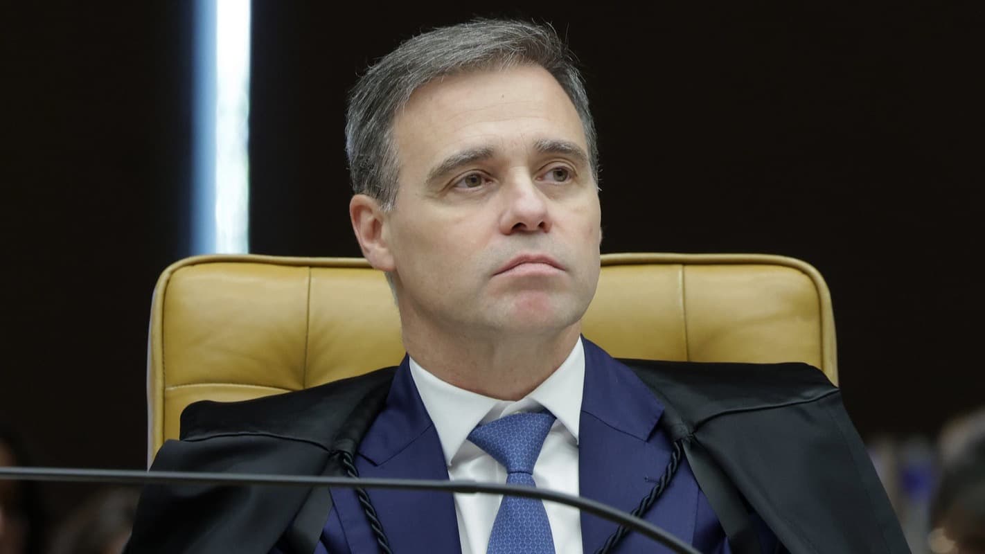 O ministro André Mendonça, do STF, durante sessão plenária da Corte