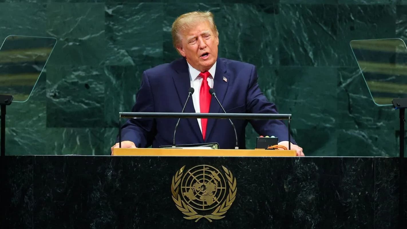 Donald Trump discursa no púlpito da Assembleia Geral da ONU