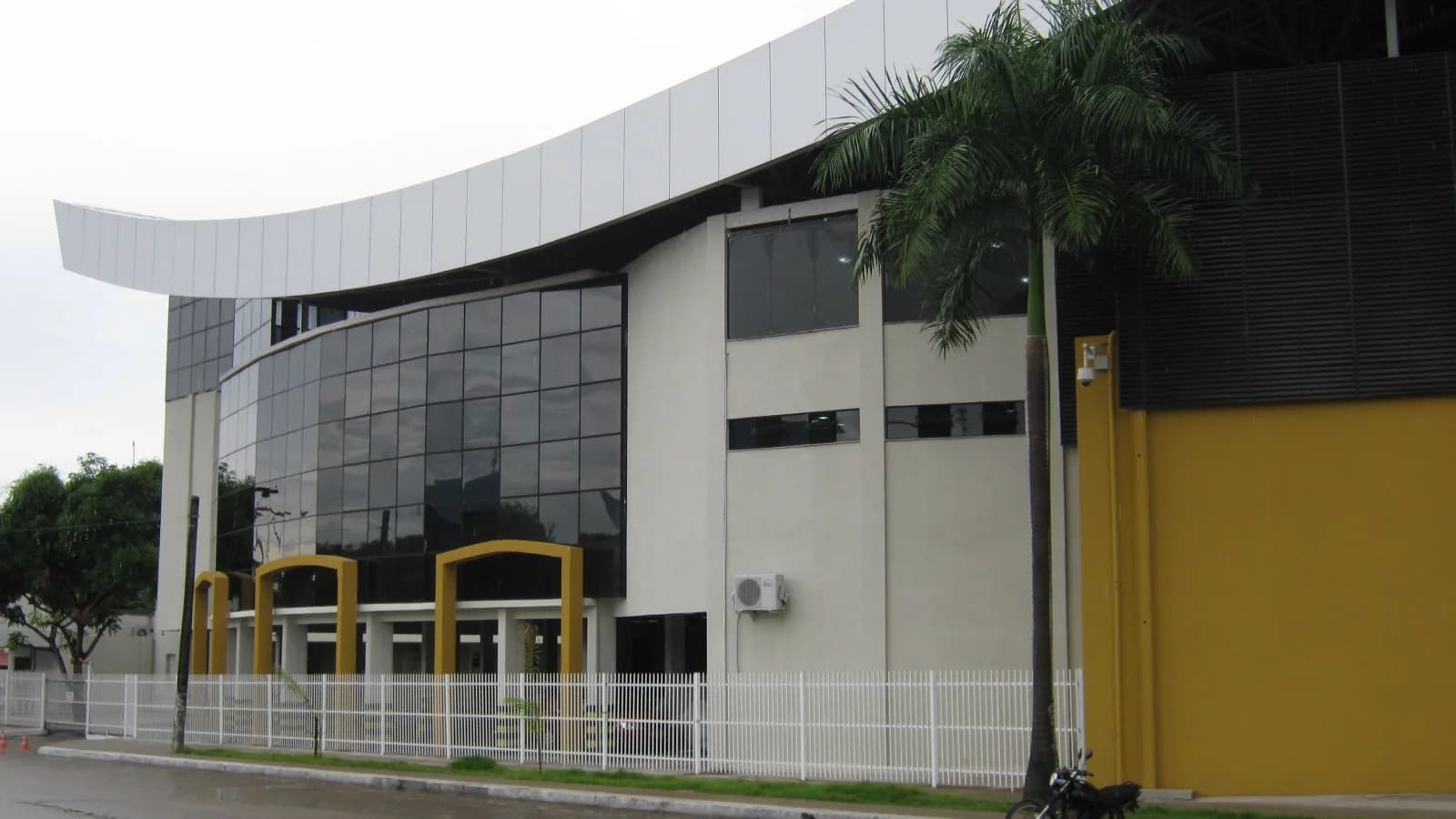 Fachada do prédio da Assembleia Legislativa do Estado de Roraima, em Boa Vista