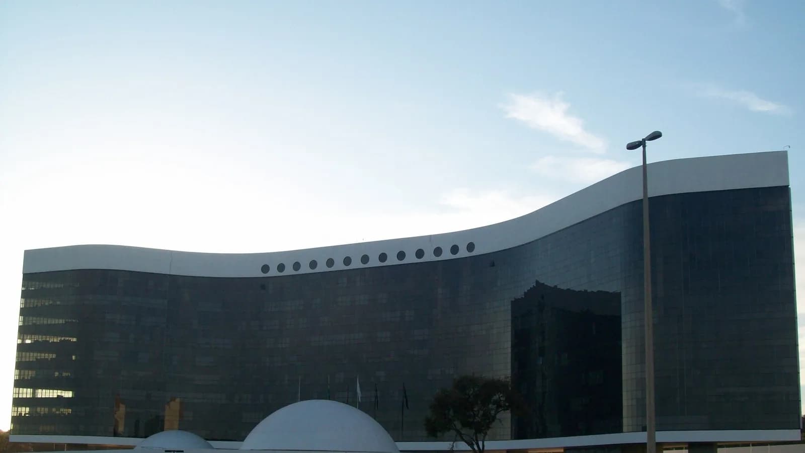 Fachada do edifício-sede do Tribunal Superior Eleitoral em Brasília, foto de arquivo