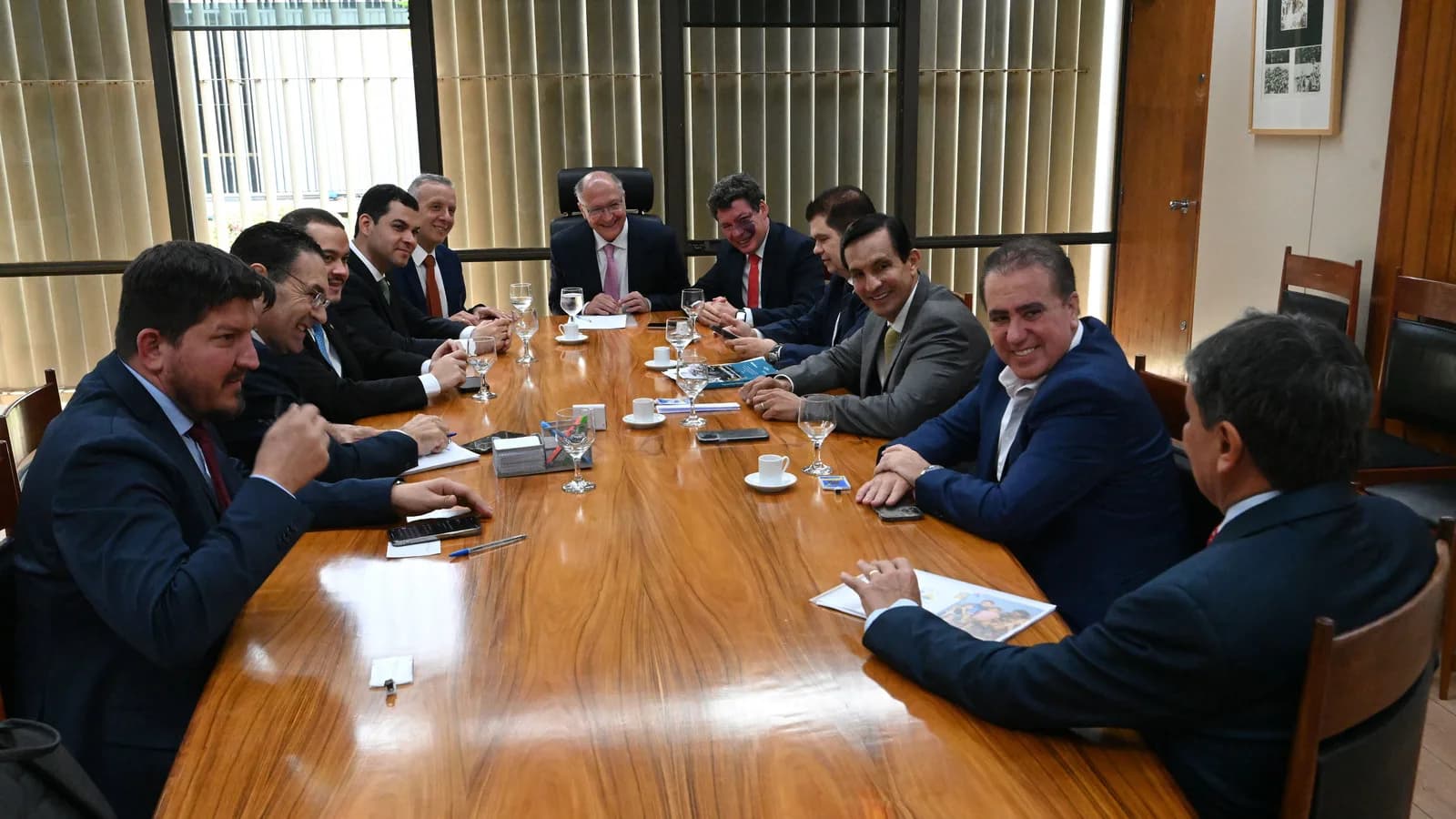 Reunião de parlamentares e representantes do governo sobre a reforma tributária