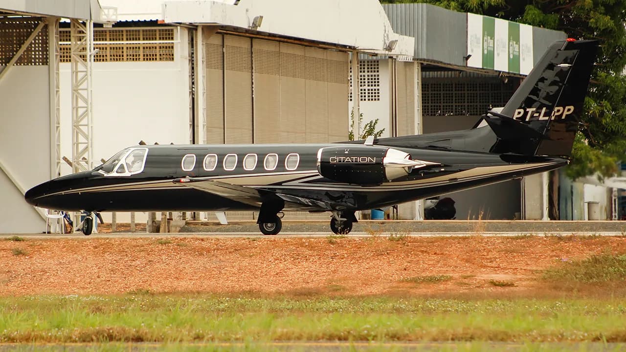 Jato executivo modelo Cessna Citation em pista de aeroporto, do tipo de aeronave citado na denúncia (foto de arquivo, sem relação direta com o caso)