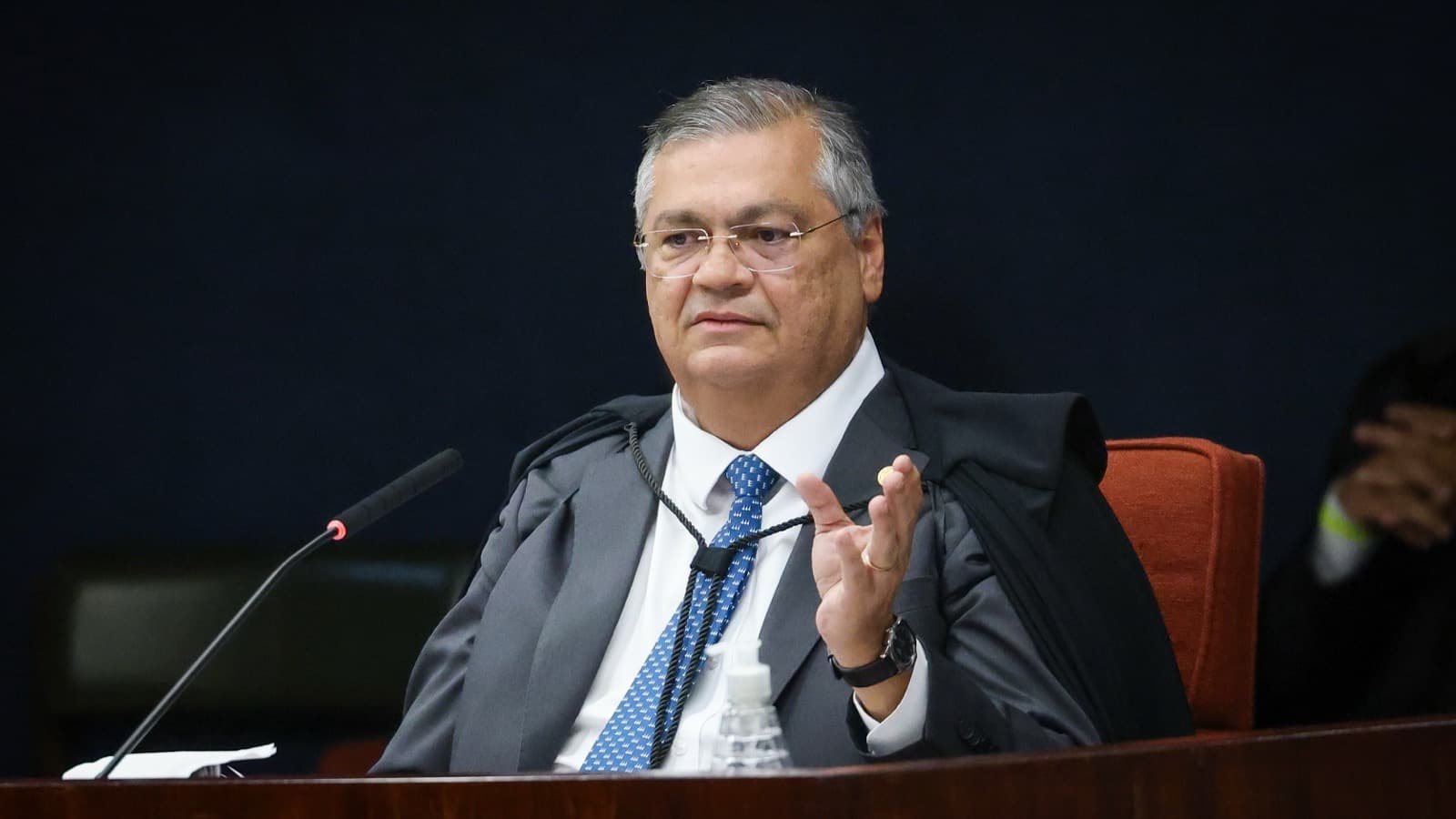 Ministro Flávio Dino durante sessão de julgamento no STF