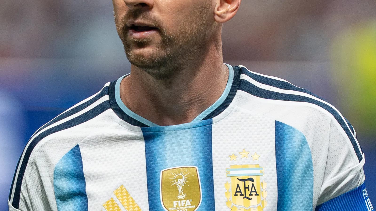 Lionel Messi com a camisa 10 da seleção argentina em campo