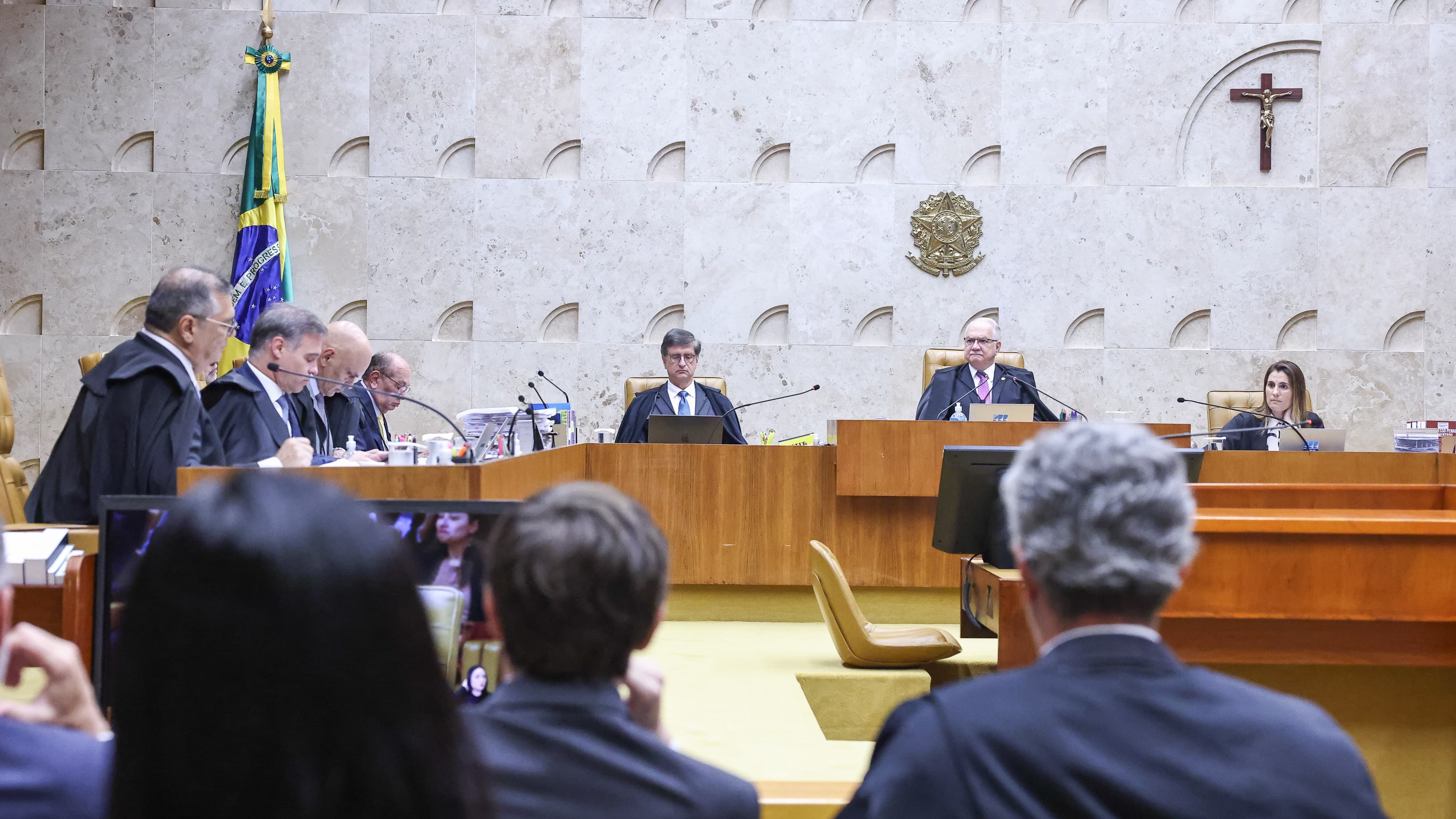 Ministros do STF durante sessão plenária no plenário do tribunal, em Brasília; foto de arquivo