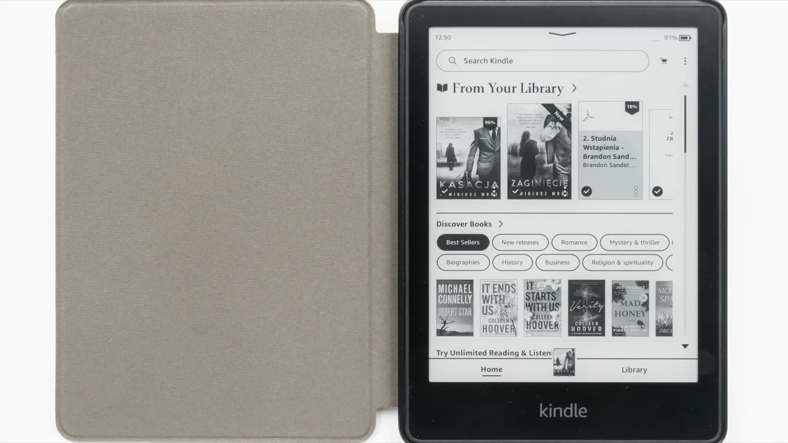 Kindle Paperwhite aberto mostrando a tela inicial da loja de livros