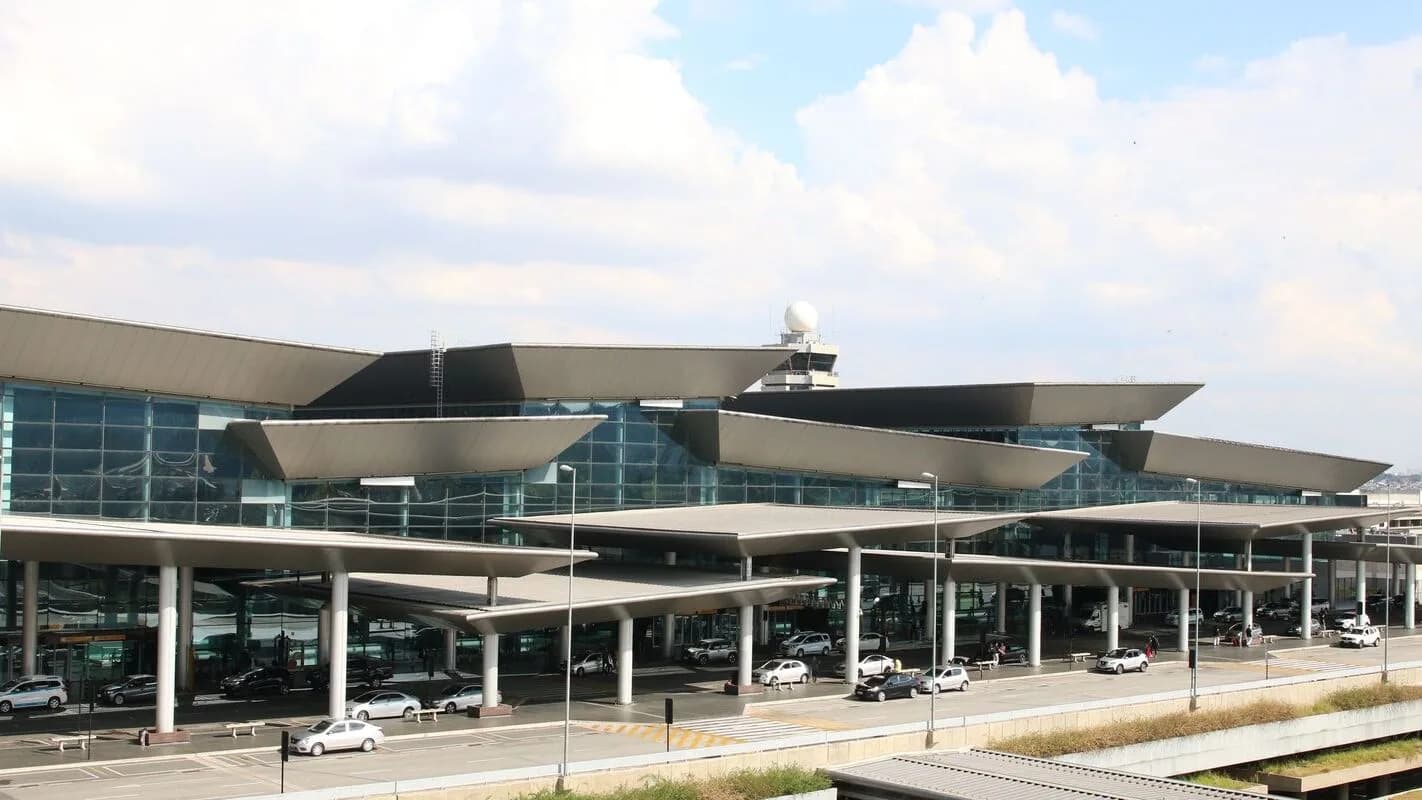 Fachada do Aeroporto Internacional de Guarulhos, em São Paulo