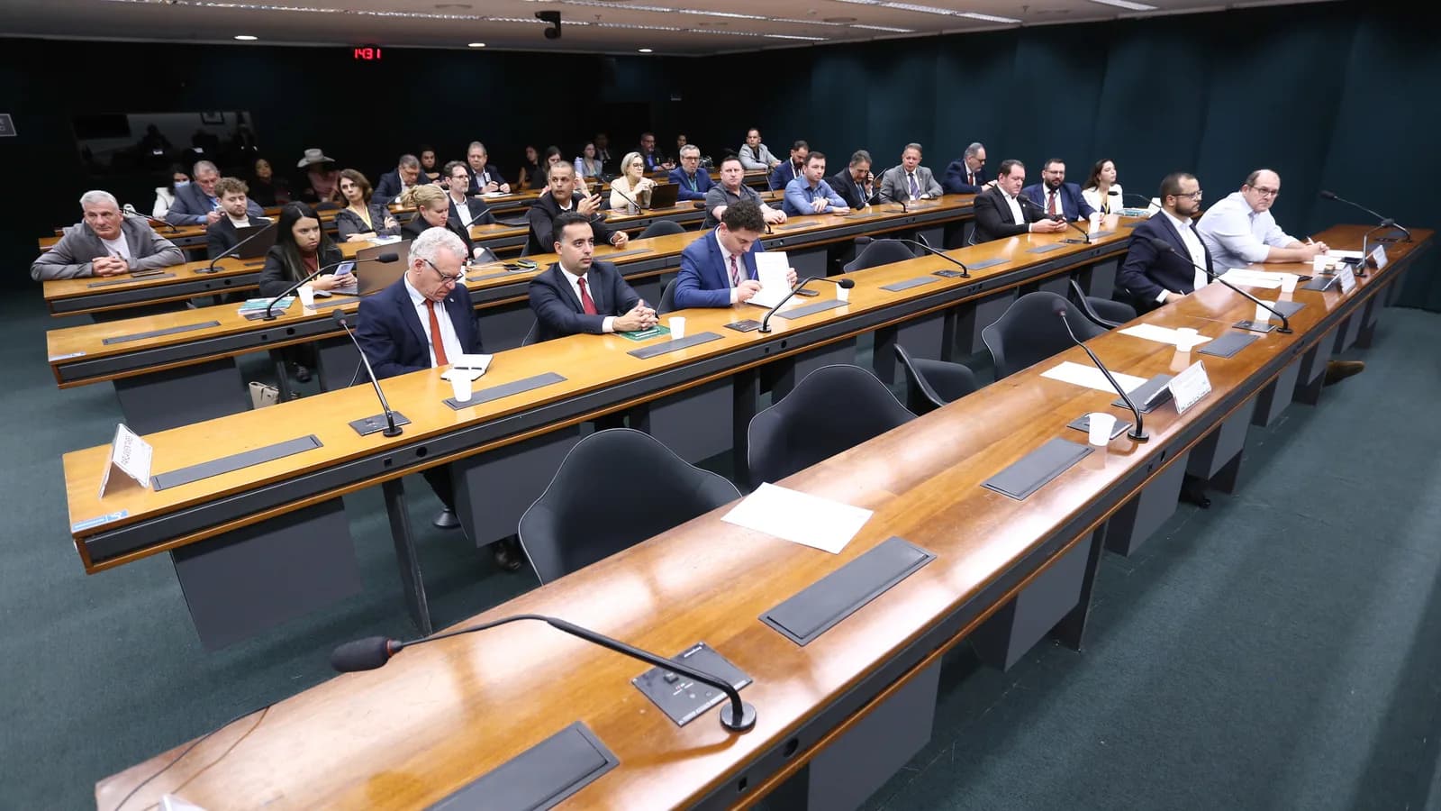 Deputados e convidados participam de audiência pública sobre o PROAGRO e o seguro rural na Câmara