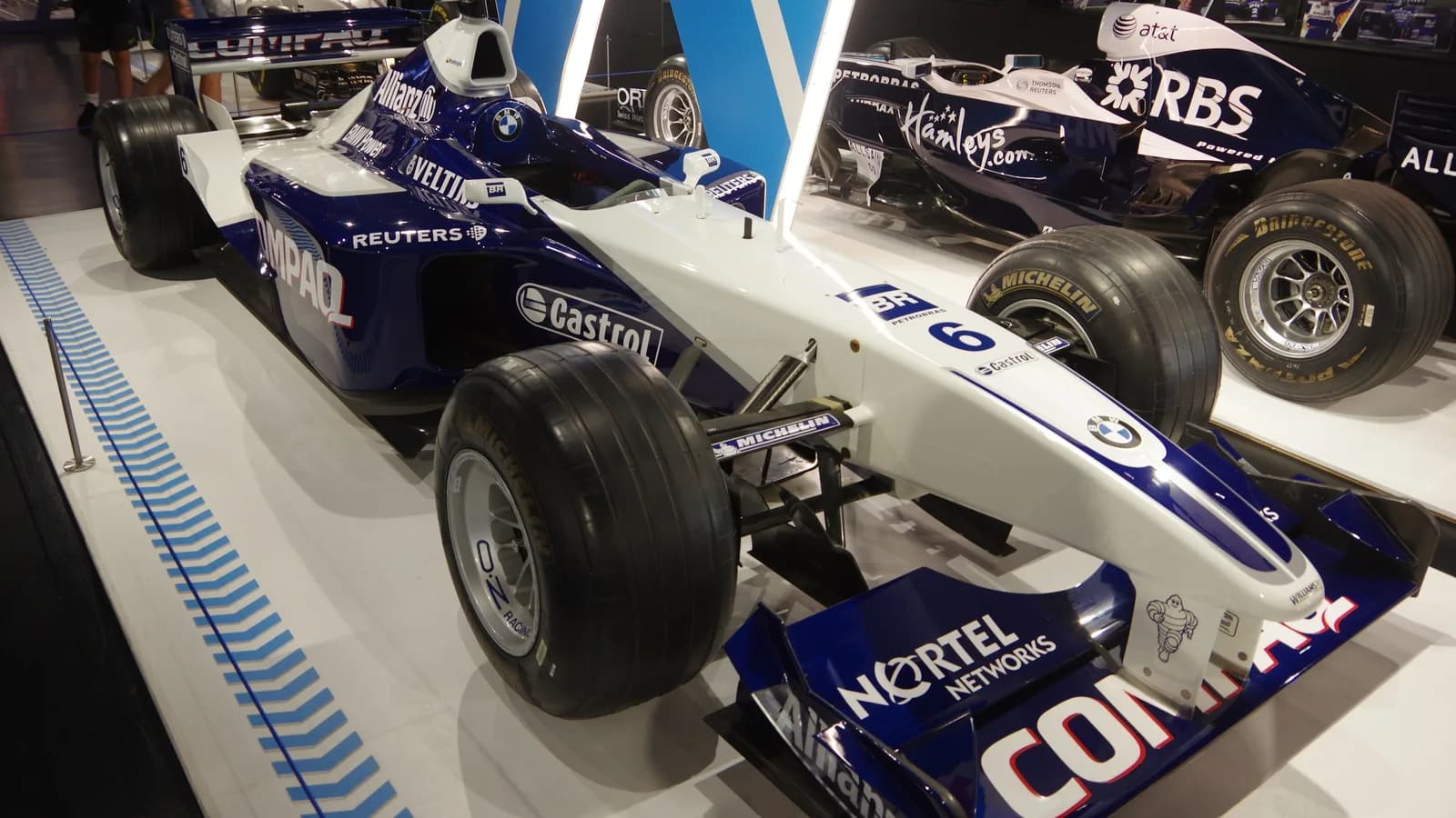 Carro Williams FW23 de 2001 exposto em museu