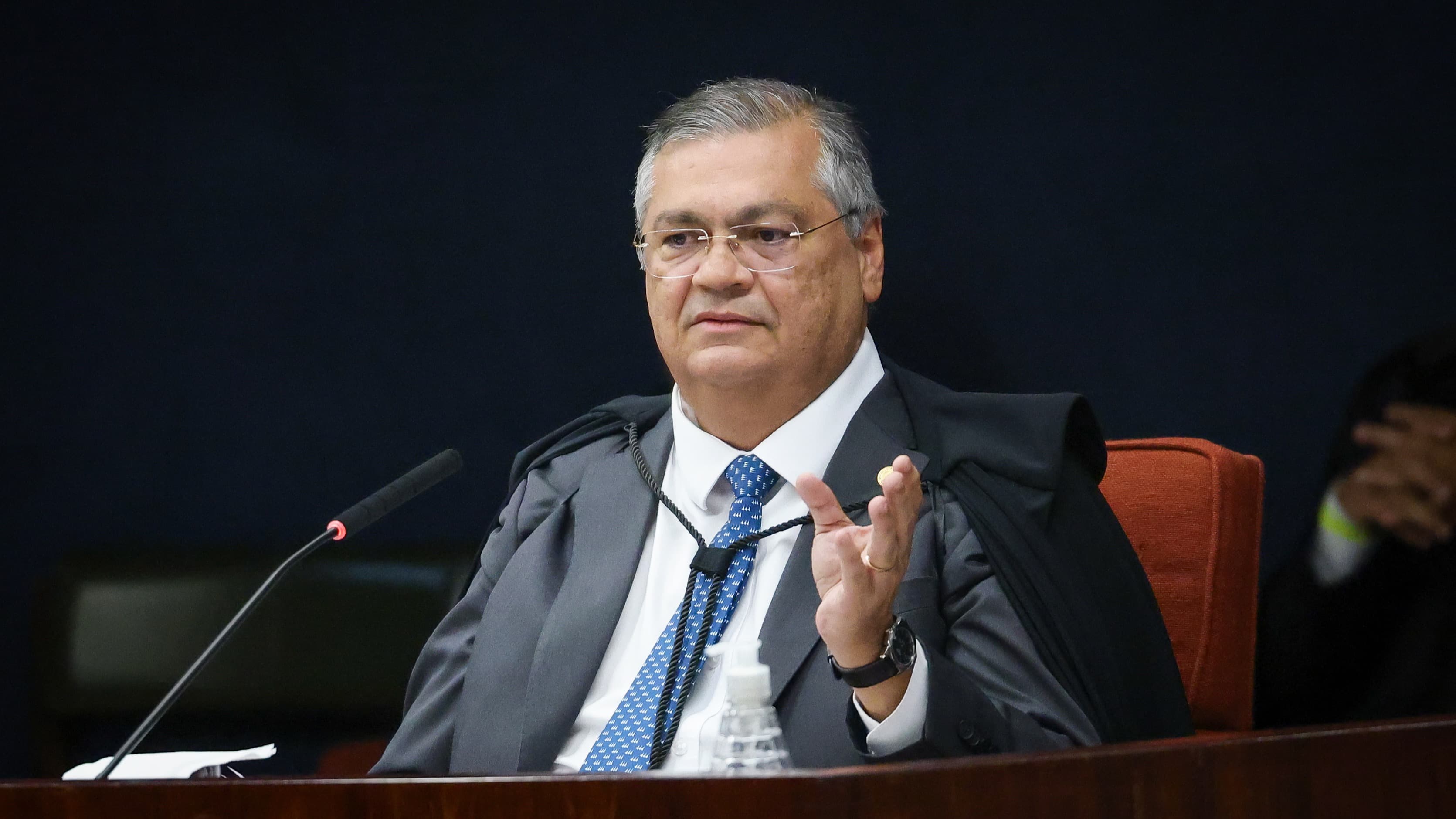 O ministro Flávio Dino durante sessão plenária do STF