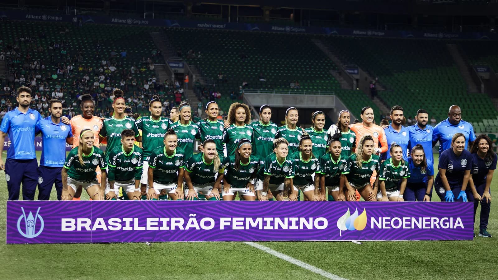 Elenco do Palmeiras posa para foto antes de jogo do Brasileirão Feminino contra o Bahia, foto de arquivo de 2023