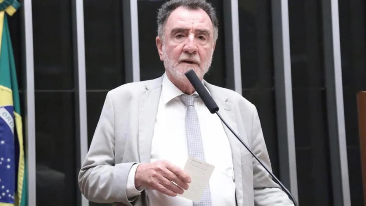 Patrus Ananias (PT), candidato ao governo de Minas Gerais, discursa na tribuna da Câmara dos Deputados