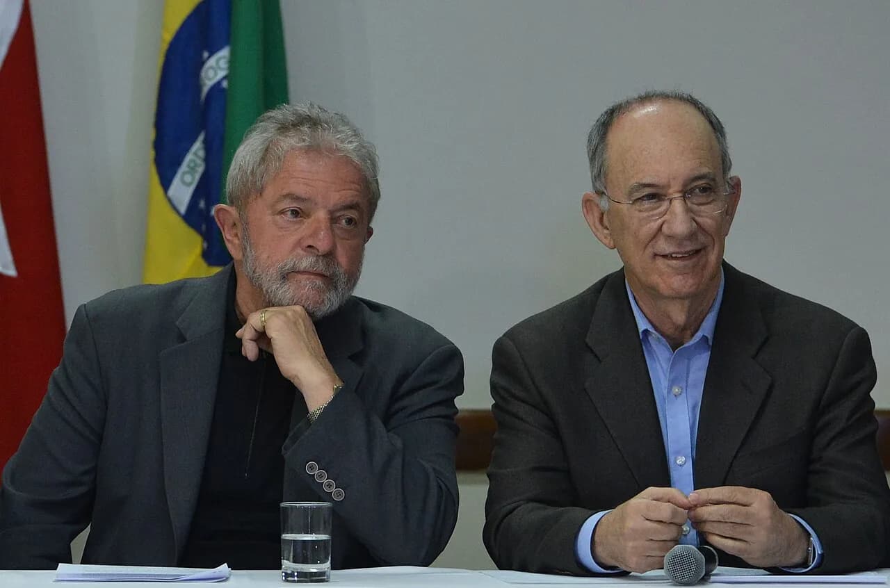 O ex-presidente Luiz Inácio Lula da Silva se reúne com bancadas do Partido dos Trabalhadores (PT) no Senado Federal e na Câmara dos Deputados.